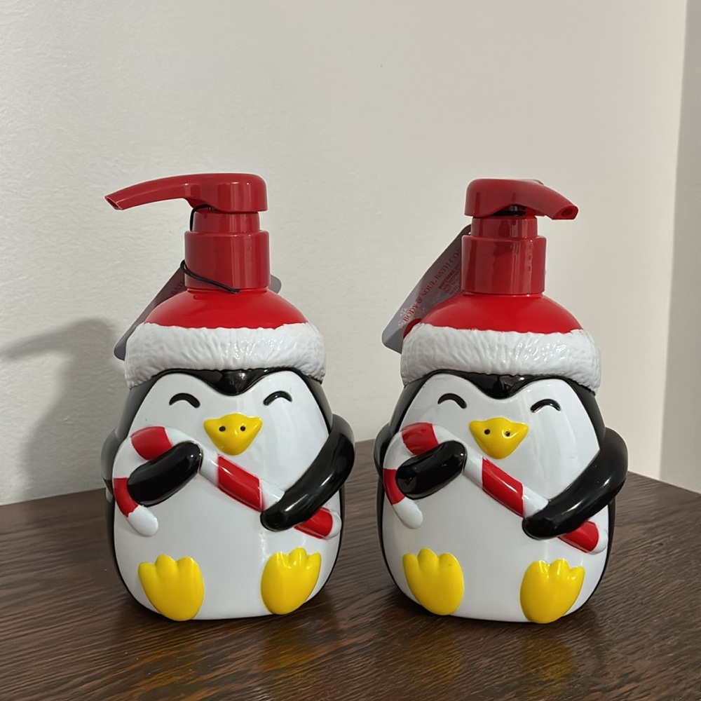 NWT- Adorable Holiday Penguin- Peppermint Frost Scented Soap Dispensers- 18oz x2